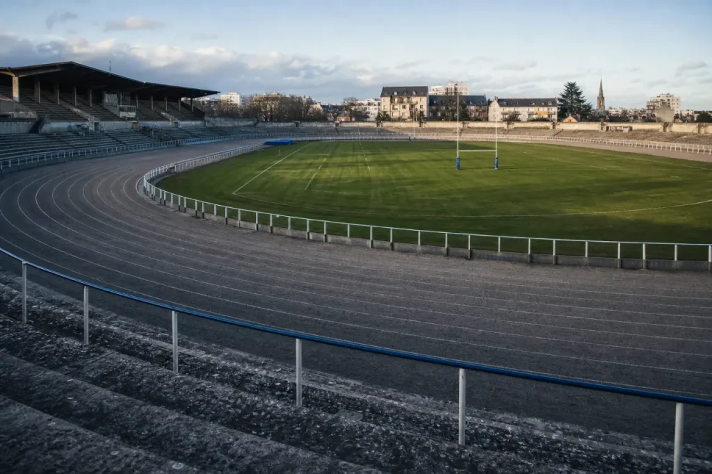 Velodrome rennes : piste cycliste 400 m et terrain de rugby à Rennes